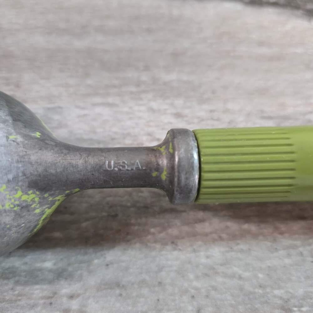Vintage Green Handle Aluminum Scoop USA – Mid-Century Kitchen Utensil – Small - Picture 3 of 6